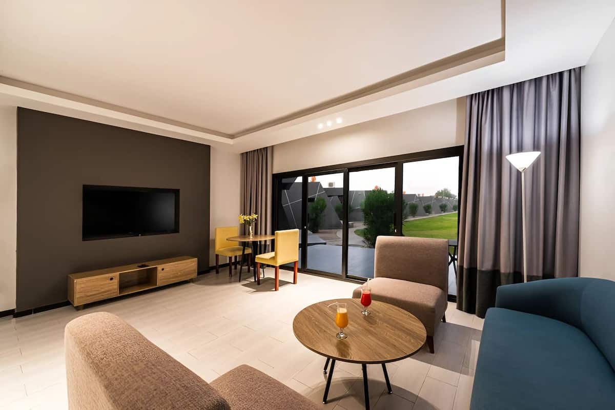 1 bedroom, minibar, blackout curtains, soundproofing