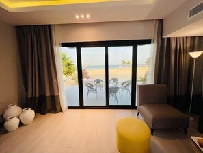 3 Bed Rooms Villa | Minibar, mørklægningsgardiner, lydisolering, strygejern/strygebræt