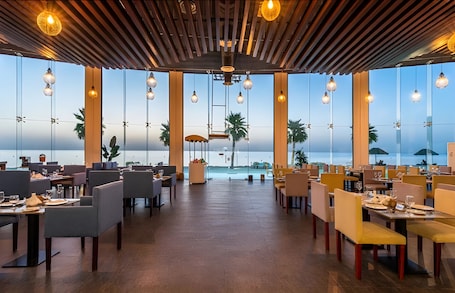 Restaurant. HDB RESORT & SPA