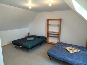 1 bedroom, travel cot, free WiFi, bed sheets