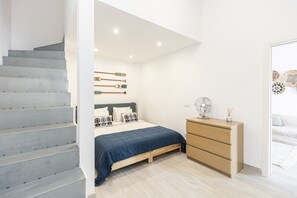 6 عدّة غرف نوم ومكواة/لوح كي