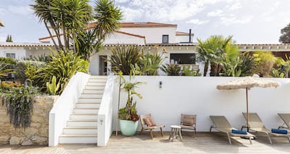 Estoril Contemporary Garden Villa by CadenzaLux