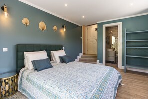 6 chambres, fer et planche à repasser