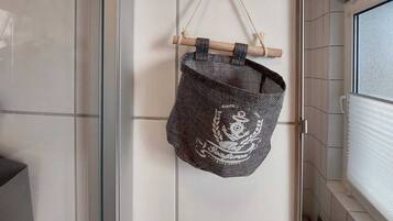 Dusche, Handtücher, Seife, Toilettenpapier