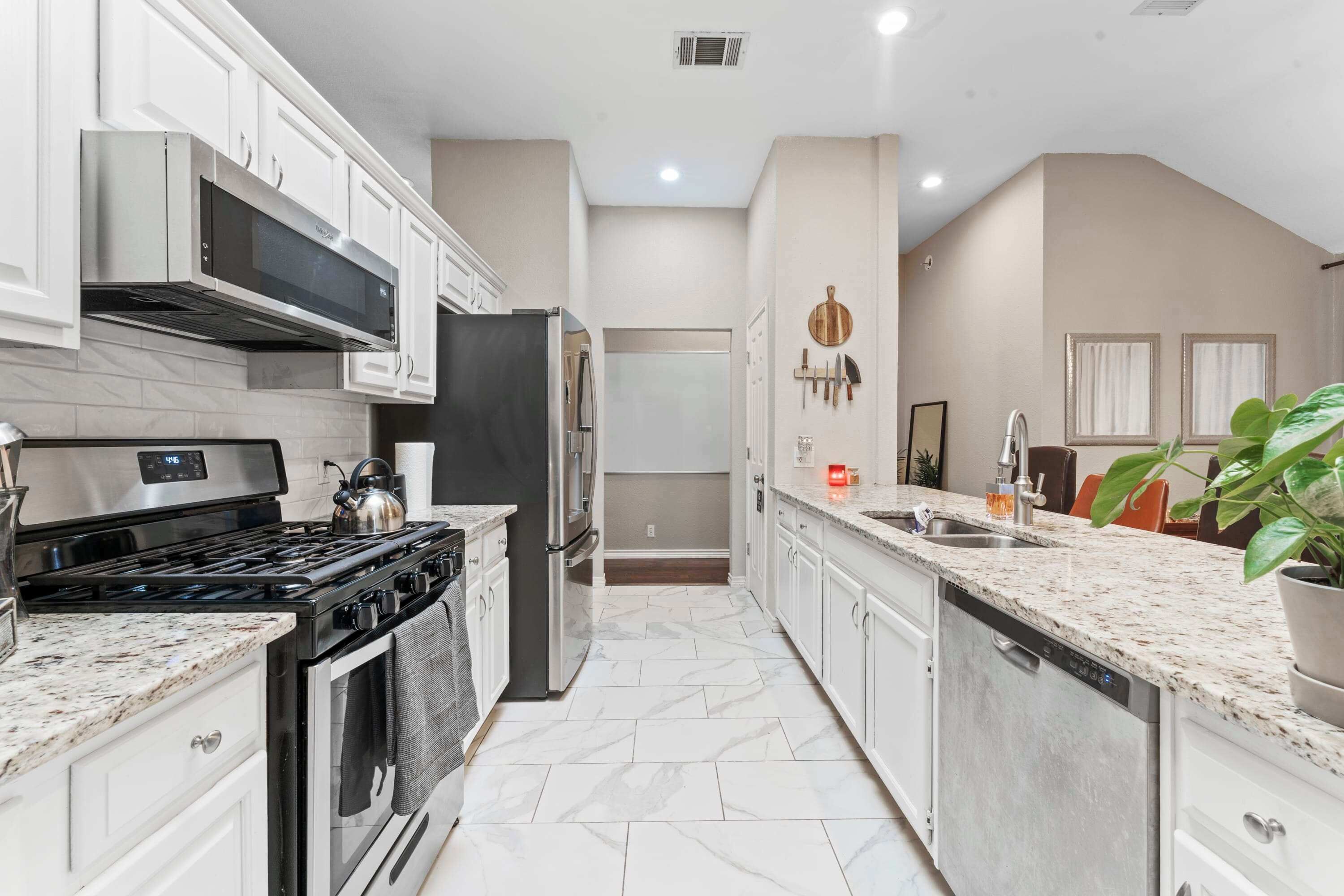 冰箱、微波炉、烤箱、炉灶