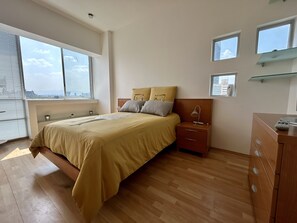 3 bedrooms, desk, laptop workspace, free WiFi - Roma Norte View Castle Chapultepec (Mexico City)