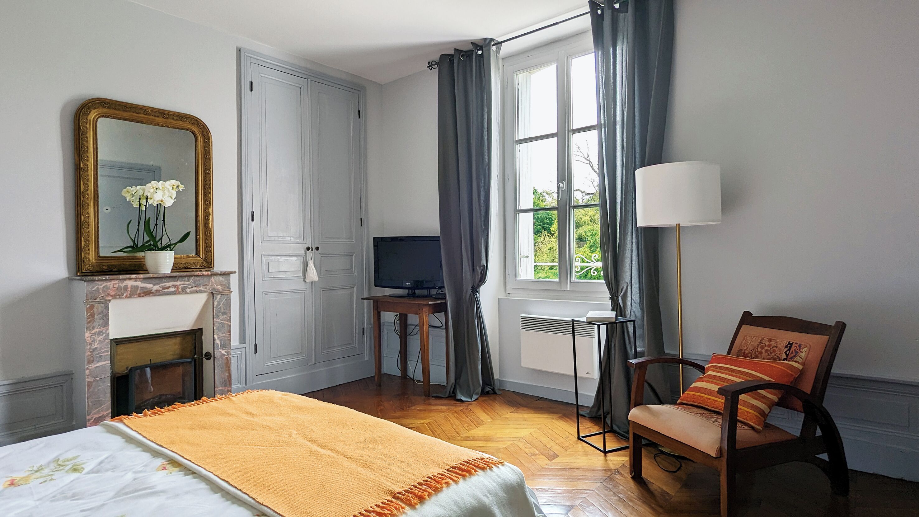 Klassieke kamer | Een kluis op de kamer, een strijkplank/strijkijzer, gratis wifi