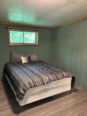 2 bedrooms, bed sheets - Rustic cabins in secluded campground with lake access and woods to wander in. (Tipton)