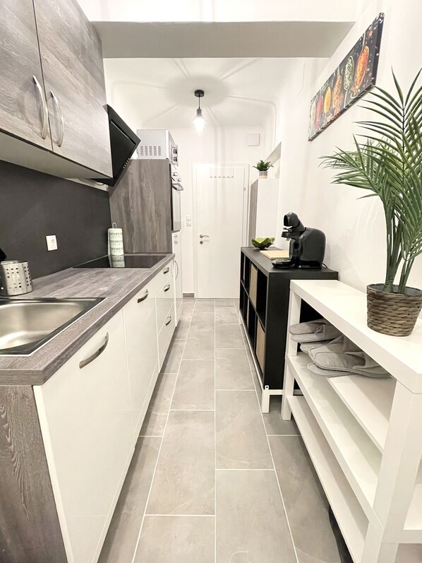 Fridge, microwave, oven, stovetop