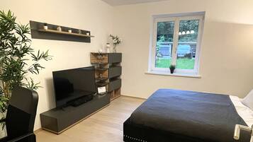 2 Schlafzimmer, Schreibtisch, schallisolierte Zimmer