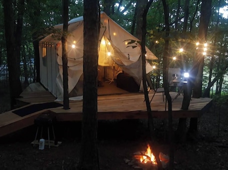 Terrace/patio. Serene 7 Treehouse Tent tranquil romantic getaway!