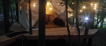 Serene 7 Treehouse Tent tranquil romantic getaway!