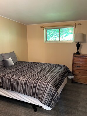 2 bedrooms, bed sheets - Rustic cabins in secluded campground with lake access and woods to wander in. (Tipton)