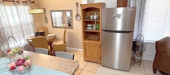 Spacious 5 Bedroom Home, two blocks to FSU. Oversized parking for up to 8 cars