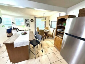 Dining - Spacious 5 Bedroom Home, two blocks to FSU. Oversized parking for up to 8 cars (Tallahassee)