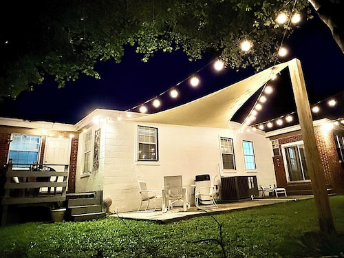 Spacious 5 Bedroom Home, two blocks to FSU. Oversized parking for up to 8 cars