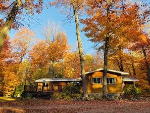 Exterior - Charming, well appointed, pet-friendly cottage resort for couples near Bancroft! (Combermere)