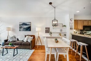 Apartment (Lakeside Village 1 Bedroom Condo in L) | Außenbereich