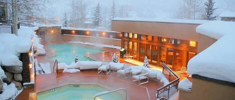 คอนโด (Ski In Ski Out 4 Bedroom Residence in) | บริเวณภายนอก