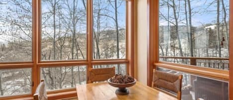 Apartment (Ski In Ski Out 4 Bedroom Residence in) | Aussenbereich