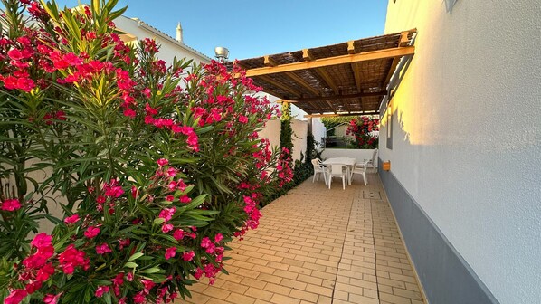 Outdoor dining - Casa das Conchas V4, Praia da Coelha (Albufeira)