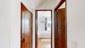 5 bedrooms, iron/ironing board, free WiFi, bed sheets