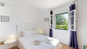 5 bedrooms, iron/ironing board, free WiFi, bed sheets