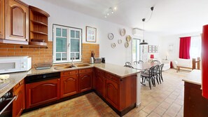 Fridge, microwave, oven, dishwasher - Casa das Conchas V4, Praia da Coelha (Albufeira)