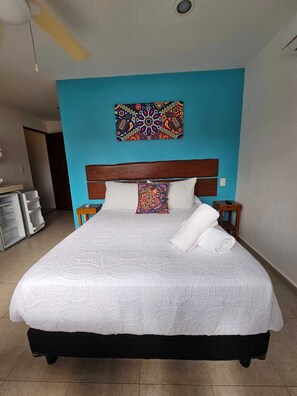 Departamento estándar, 1 cama Queen size, baño en la habitación | 1 habitación, ropa de cama de alta calidad y edredón