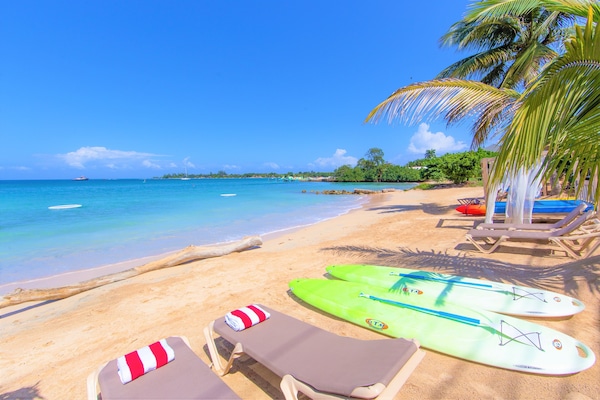 Camastros y toallas de playa