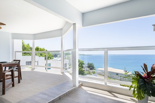 Modern 3 Bedroom with Private Beach - Luxe Beach Resort