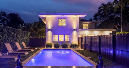Oasis In the heart of Miami! Luxury Villa! 10m to Beach! Private Gym and Pool !!