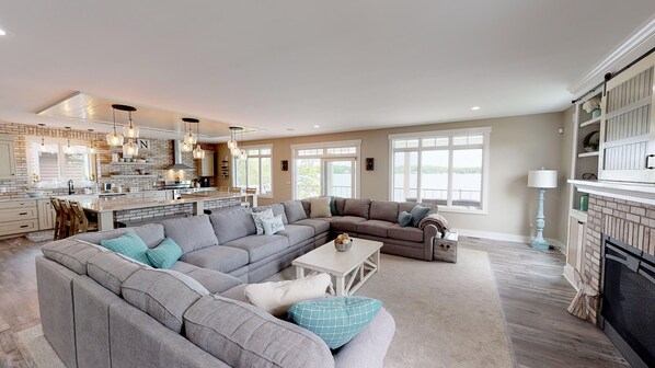 Smart TV, fireplace, stereo