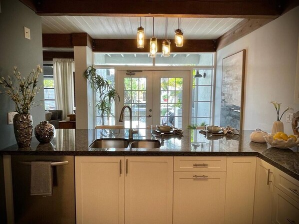 Interior - 04 Rustic meets beachy in Wilton Manors! (Wilton Manors)