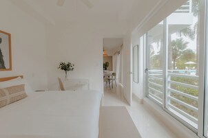 Apartment | In-room safe, desk, iron/ironing board, free WiFi