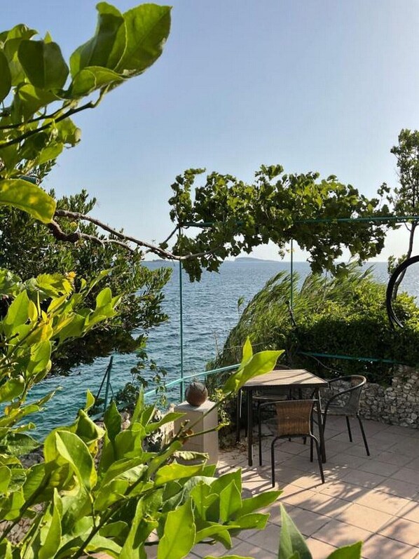 تناول الطعام بالخارج