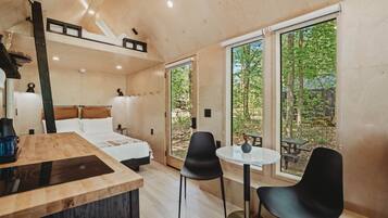 1 bedroom, bed sheets