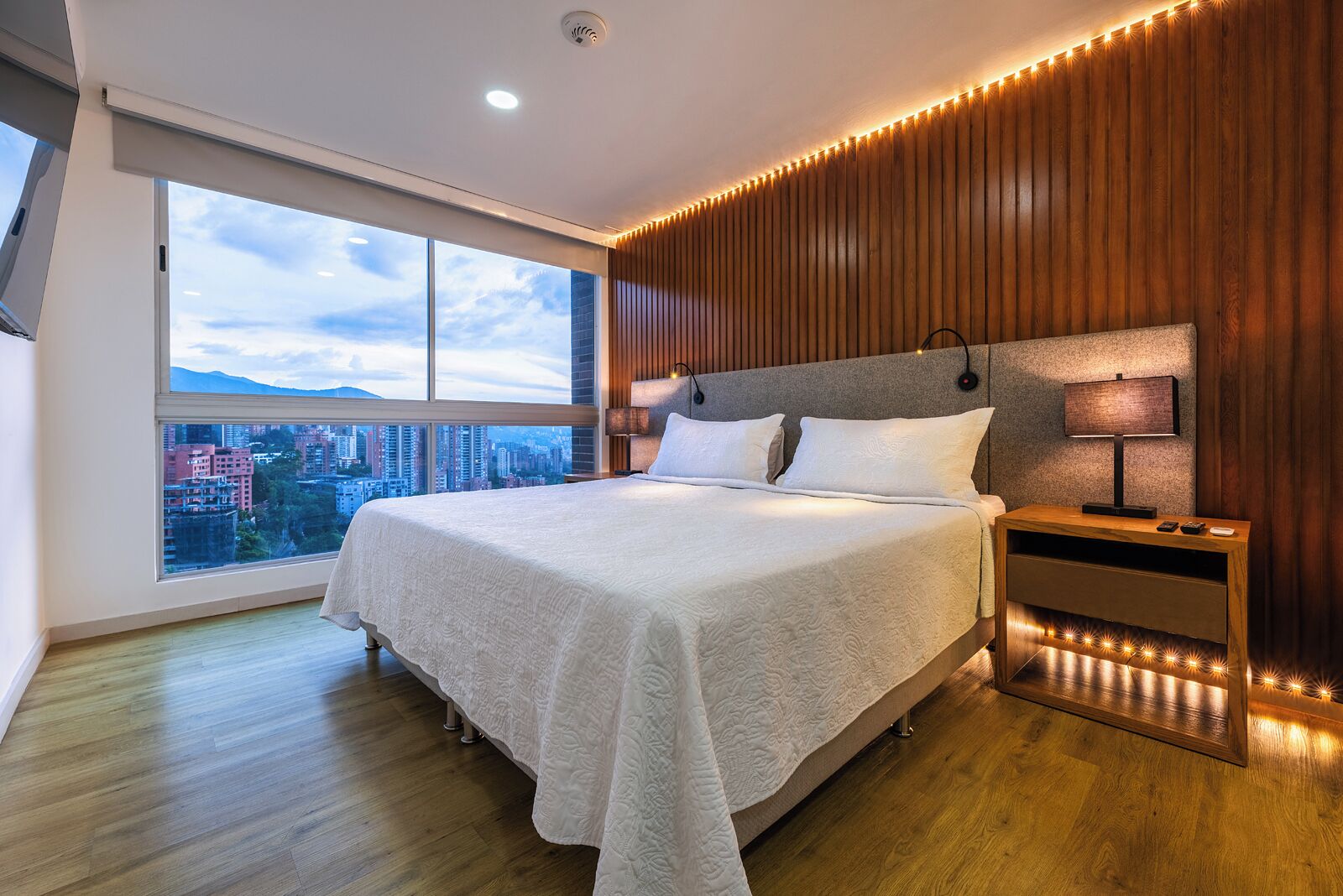 2 bedrooms, in-room safe, desk, iron/ironing board