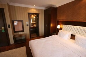 1 chambre, fer et planche à repasser, Wi-Fi, draps fournis
