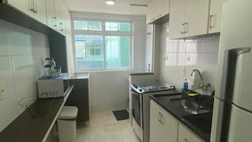 Huoneisto | Yksityinen keittiö | Jääkaappi, mikroaaltouuni, uuni, tehosekoitin