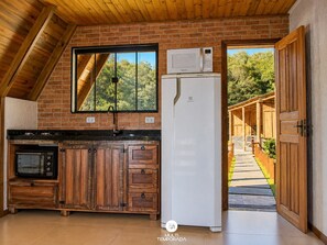 Premium Cabin | Private kitchen | Cookware/dishes/utensils, dining tables - Rancho Sol Poente - Rancho Queimado (Rancho Queimado)