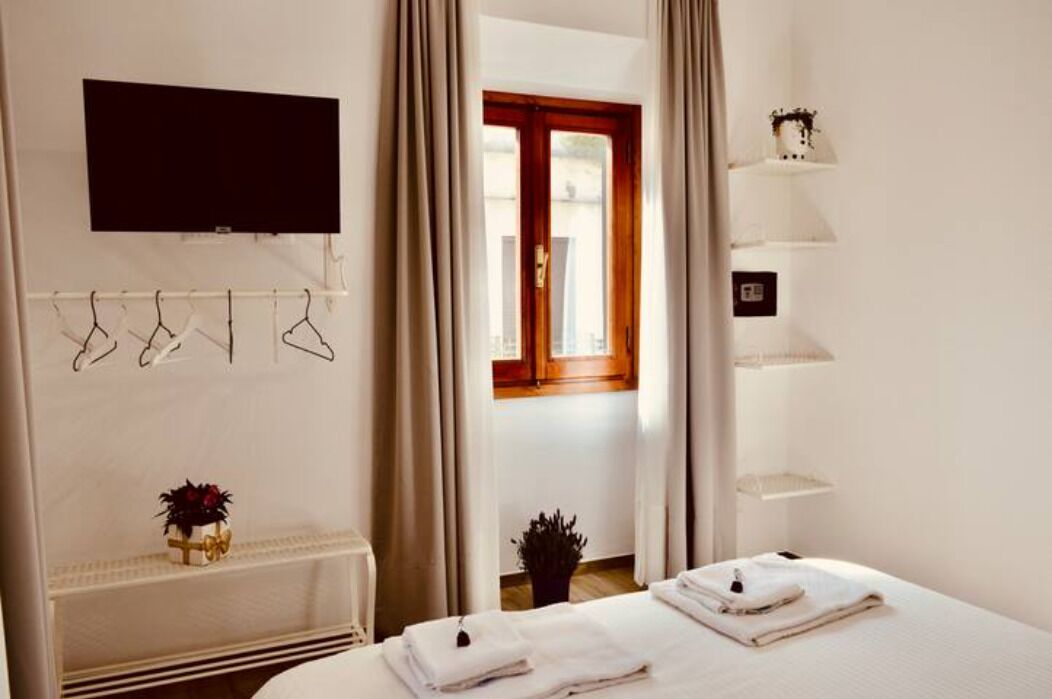 1 chambre, coffres-forts dans les chambres, fer et planche à repasser