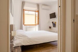 1 bedroom, in-room safe, iron/ironing board, travel crib - The best view of Florence (Firenze)