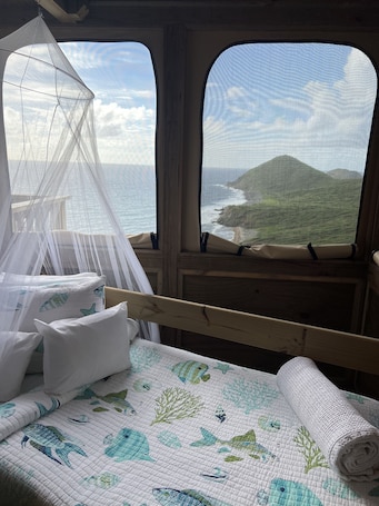 Basic Cabin | Living area