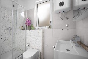 Comfort Apartment | Bathroom - Mamma's home cozy studio for 2 in Trogir (Trogir)