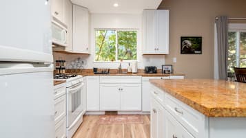 House, Multiple Beds, Hot Tub, Ocean View | Private kitchen | Fridge, microwave, oven, stovetop