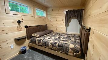 2 bedrooms, WiFi (free), bed sheets