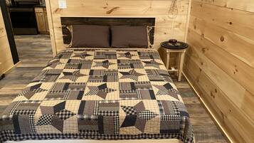 2 bedrooms, WiFi (free), bed sheets
