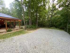 Outdoor dining - Bobcat Corner, Hot Tub, Secluded, Pet Friendly (Logan)