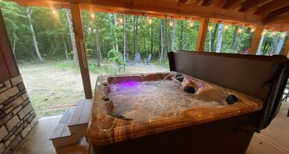 Bobcat Corner, Hot Tub, Secluded, Pet Friendly